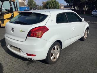 Kia Pro cee d Pro cee'd (EDB3), Hatchback 3-drs, 2008 / 2012 1.4 CVVT 16V picture 5