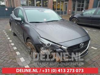 Salvage car Mazda 3 3 (BM/BN), Hatchback, 2013 / 2019 2.2 SkyActiv-D 150 16V 2017/11
