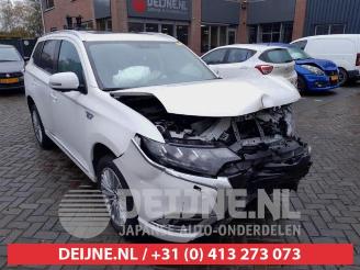 Uttjänta bilar auto Mitsubishi Outlander  2019