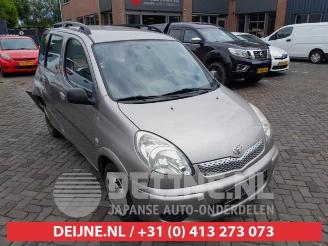 Vrakbiler auto Toyota Yaris-verso Yaris Verso (P2), MPV, 1999 / 2005 1.3 16V 2004/7