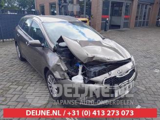 uszkodzony samochody osobowe Kia Cee d Cee'd Sportswagon (JDC5), Combi, 2012 / 2018 1.6 GDI 16V 2013/4