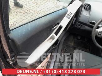 Toyota Yaris Yaris II (P9), Hatchback, 2005 / 2014 1.3 16V VVT-i picture 11