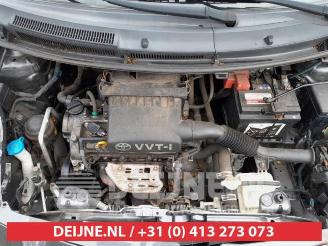 Toyota Yaris Yaris II (P9), Hatchback, 2005 / 2014 1.3 16V VVT-i picture 10