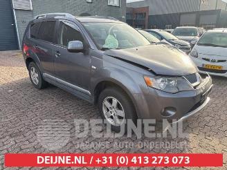 Salvage car Mitsubishi Outlander Outlander (CW), SUV, 2006 / 2012 2.4 16V Mivec 4x2 2010/1