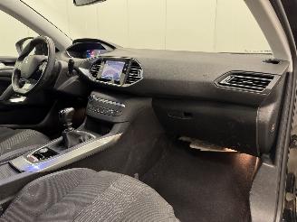 Peugeot 308 SW 1.2 PureTech Allure Navi Clima picture 12