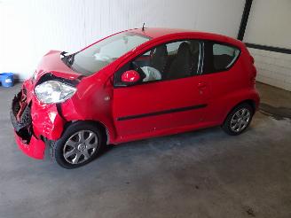 Salvage car Peugeot 107 1.0 2010/6