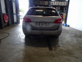 Peugeot 308 1.2 THP picture 2