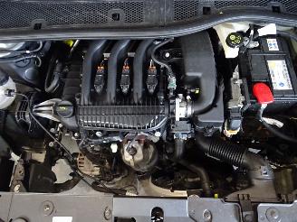 Peugeot 208 1.2 PURE TECH picture 5