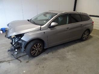Salvage car Peugeot 308 1.2 THP AUTOMAAT SW 2018/12