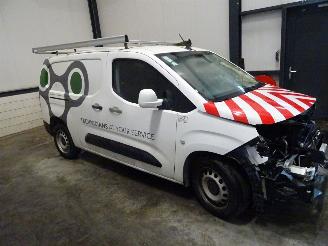 Salvage car Opel Combo 1.5 HDI 2021/6