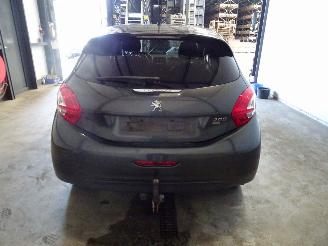Peugeot 208 1.2 VTI picture 2