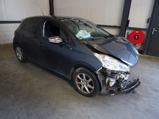 Vrakbiler auto Peugeot 208 1.2 VTI 2014/5