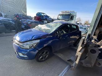 Coche siniestrado Renault Clio 0,9 TCE GT line 2016/1