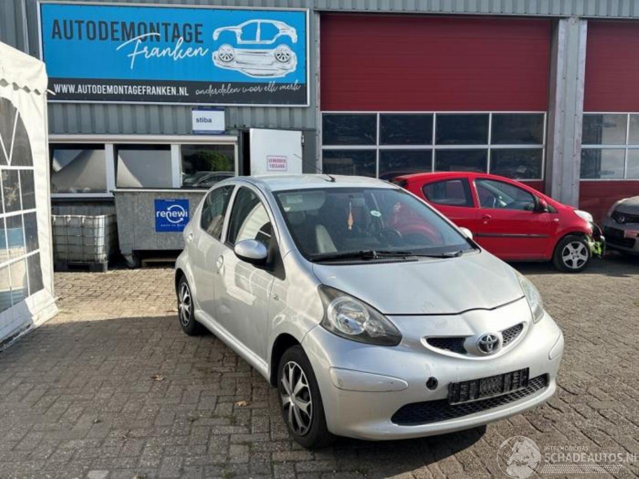 Toyota Aygo Aygo (B10), Hatchback, 2005 / 2014 1.0 12V VVT-i