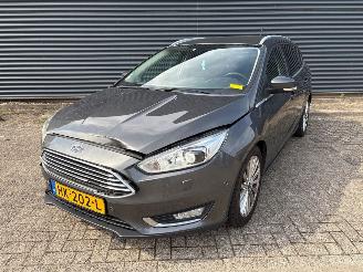 Vaurioauto  passenger cars Ford Focus  2015/11