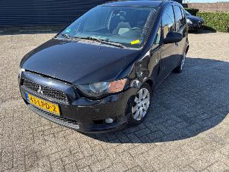 Unfallwagen Mitsubishi Colt 1.3 16V Hatchback  Benzine 1.332cc 70kW (95pk) FWD 2004-06/2012-06 (Z23; Z24; Z25; Z33; Z34; Z35) 4A90; 135930 2010/6