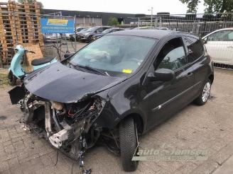 Vrakbiler auto Renault Clio Clio III (BR/CR), Hatchback, 2005 / 2014 1.2 16V 75 2010/1