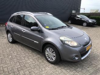 uszkodzony samochody osobowe Renault Clio  2011/1