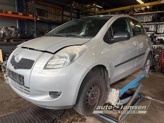 Vrakbiler auto Toyota Yaris Yaris II (P9), Hatchback, 2005 / 2014 1.3 16V VVT-i 2006/3