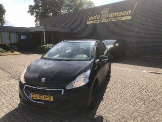 Schadeauto Peugeot 208  2012/7