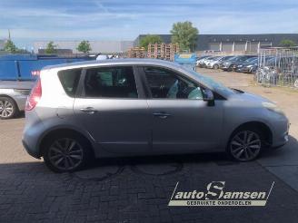 Coche siniestrado Renault Scenic Scenic III (JZ), MPV, 2009 / 2016 1.6 16V 2010/10