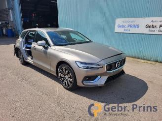 Salvage car Volvo V-60 V60 II (ZW), Combi, 2018 2.0 B3 16V Mild Hybrid 2020/10