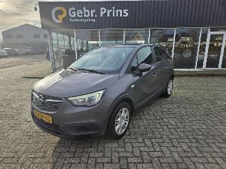 Voiture accidenté Opel Crossland X 1.2 12V SUV  Benzine 1.199cc 61kW (83pk) 2019/4