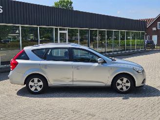 Kia Cee d 1.4 16V Combi/o  Benzine 1.396cc 66kW (90pk) FWD picture 2