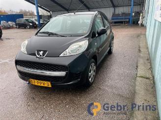 Salvage car Peugeot 107 107, Hatchback, 2005 / 2014 1.0 12V 2011/3
