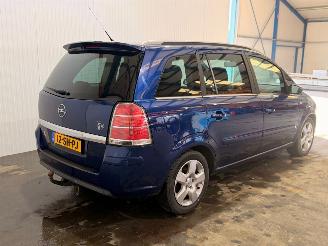 Vaurioauto  passenger cars Opel Zafira 2.2 16V 7-seats Direct Ecotec MPV  Benzine 2.198cc 110kW (150pk) FWD 2006/1