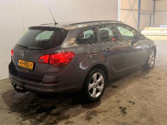Vaurioauto  passenger cars Opel Astra SPORTS TOURER 1.4 Turbo 16V Combi/o  Benzine 1.364cc 88kW (120pk) FWD 2011/3