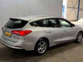 damaged passenger cars Ford Focus 1.0 Ti-VCT EcoBoost 12V 100 Combi/o  Benzine 999cc 74kW (101pk) FWD 2020/4