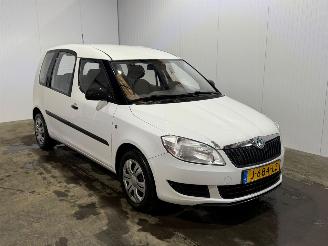 krockskadad bil auto Skoda Roomster 1.2i 12V MPV  Benzine 1.198cc 51kW (69pk) 2012/12