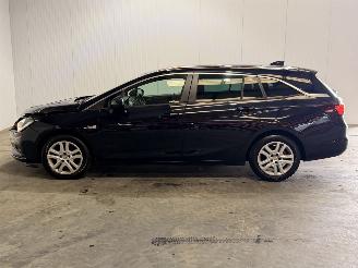 Opel Astra SPORTS TOURER picture 2