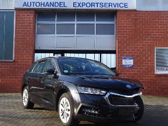 damaged passenger cars Skoda Octavia E-Tech 1.5i 110kw Hybride 2024/6