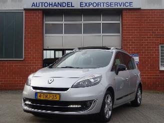 Vaurioauto  passenger cars Renault Grand-scenic TCe 85kw Bose Edition, 7 persoons, Panorama, Leer, Navi, Climate & Cruise 2012/9