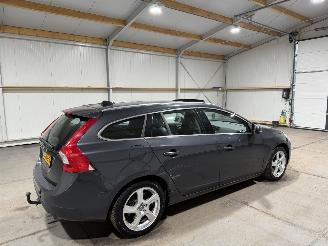 Volvo V-60 2.4D5 151kW Automaat Summum picture 5