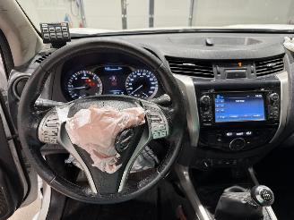 Nissan Navara 2.3dCi 120kW N-Connecta King Cab picture 41