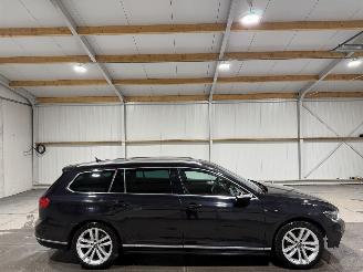 Vaurioauto  passenger cars Volkswagen Passat 1.5TSI 110kW Automaat R-Line Business + 2020/10