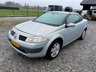 Vaurioauto  passenger cars Renault Mégane coupe cabrio automaat 2004/1