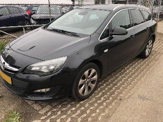 uszkodzony samochody osobowe Opel Astra Astra Sports Tourer 1.6 CDTi 2014/11