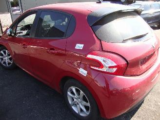 Peugeot 208  picture 6