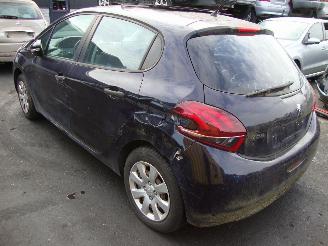 Peugeot 208  picture 6