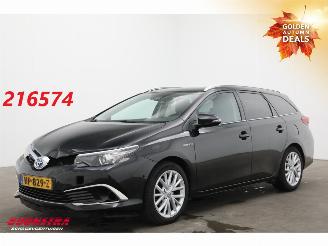 Vaurioauto  passenger cars Toyota Auris Touring Sports 1.8 Hybrid Executive Navi Clima Cruise Camera SHZ PDC AHK 2015/12