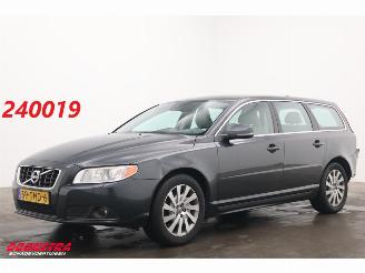 Schadeauto Volvo V-70 1.6 T4 Momentum Leder BiXenon Navi Clima Cruise SHZ PDC AHK 2012/3
