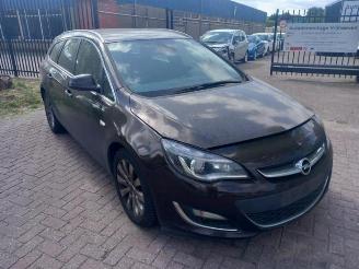 Salvage car Opel Astra Astra J Sports Tourer (PD8/PE8/PF8), Combi, 2010 / 2015 1.7 CDTi 16V 2013/1