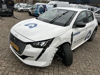 Vaurioauto  passenger cars Peugeot e-208 50 kWh  Active Automaat 2023/10