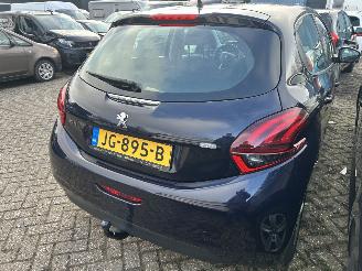 Peugeot 208 1.2 PureTech Active picture 3
