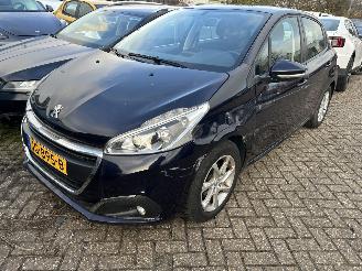 Voiture accidenté Peugeot 208 1.2 PureTech Active 2016/3
