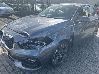 Schadeauto BMW 1-serie 118i  Automaat   5 Drs 2021/7